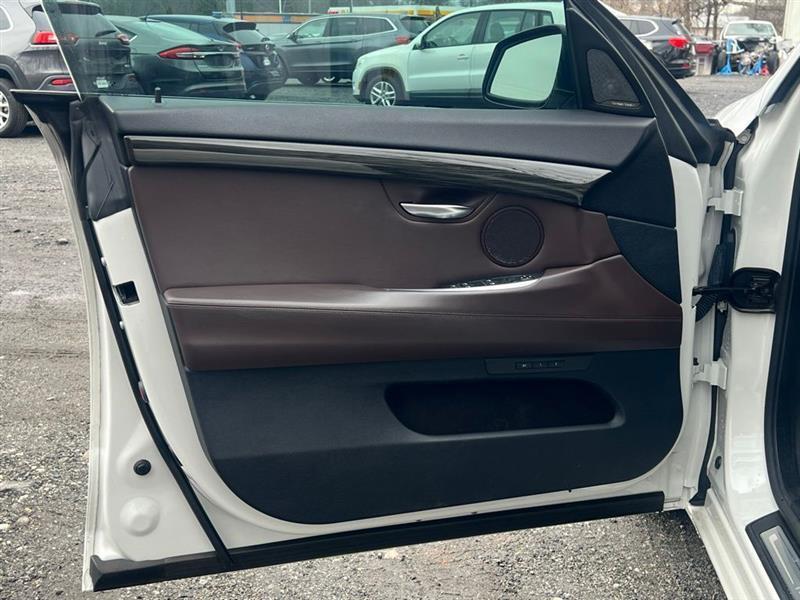 BMW 5 Series Gran Turismo 5dr 550i Gran Turismo RWD 2015