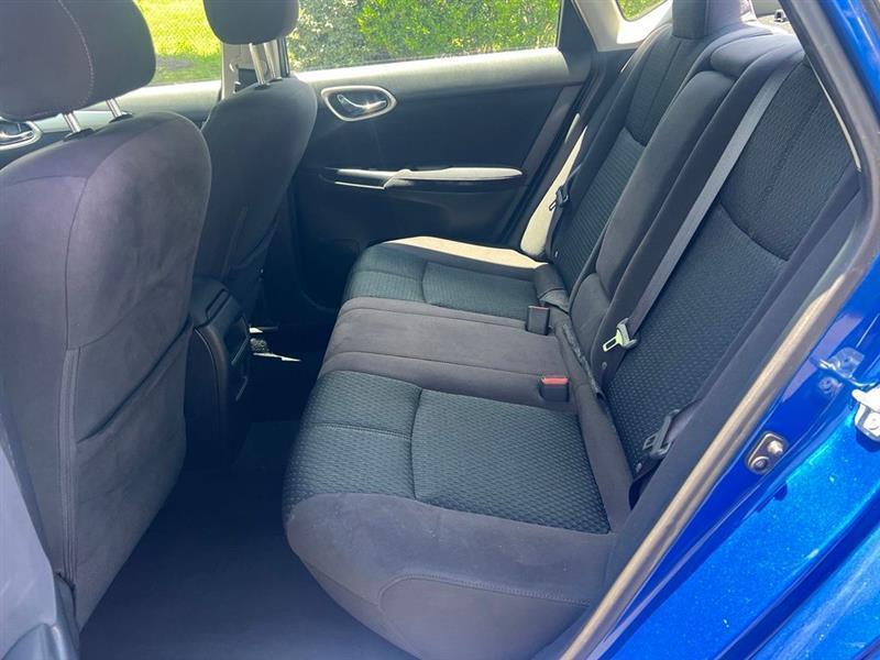 Nissan Sentra 4dr Sdn I4 CVT SR 2015