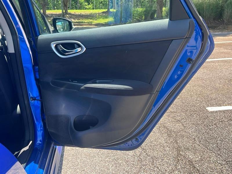 Nissan Sentra 4dr Sdn I4 CVT SR 2015