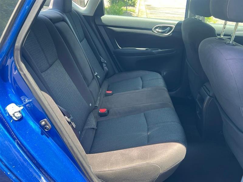 Nissan Sentra 4dr Sdn I4 CVT SR 2015