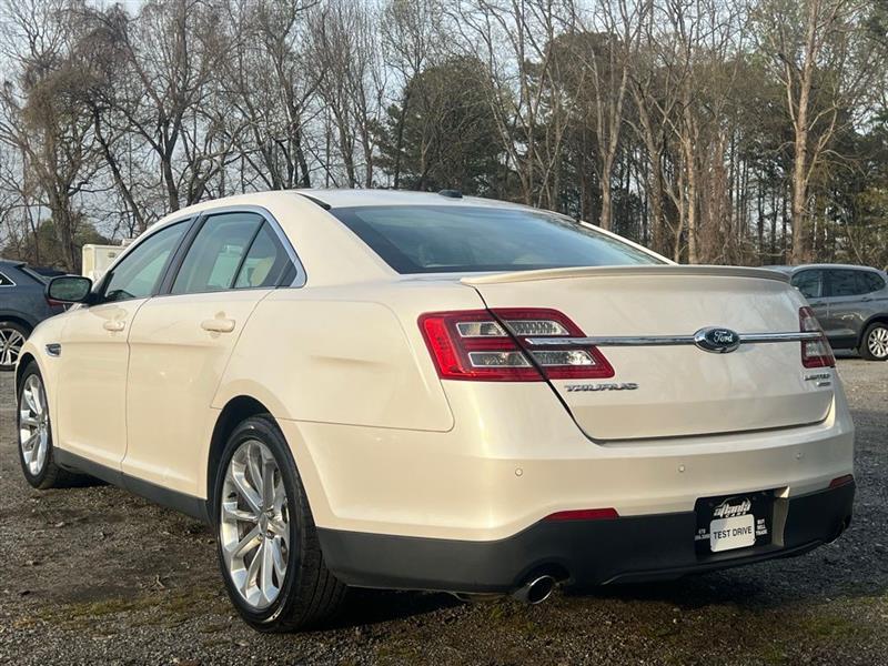 Ford Taurus 4dr Sdn Limited FWD 2015