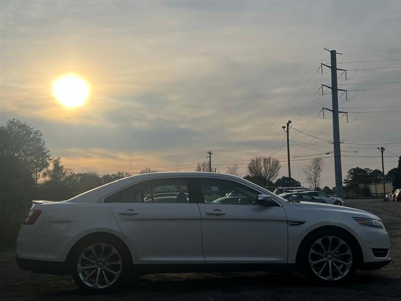 Ford Taurus 4dr Sdn Limited FWD 2015