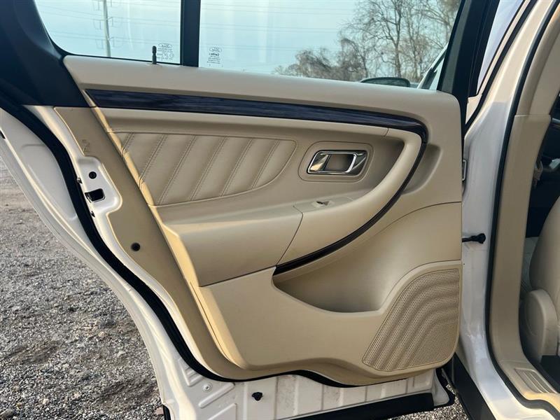 Ford Taurus 4dr Sdn Limited FWD 2015