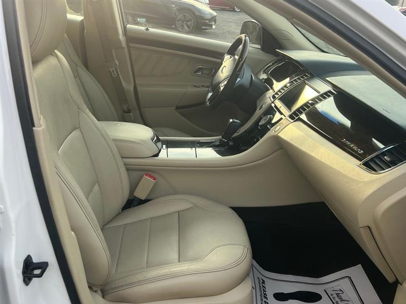 Ford Taurus 4dr Sdn Limited FWD 2015