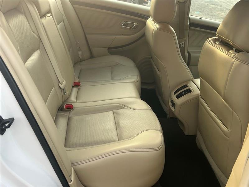 Ford Taurus 4dr Sdn Limited FWD 2015