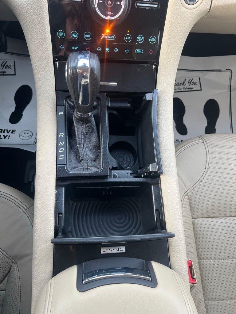 Ford Taurus 4dr Sdn Limited FWD 2015