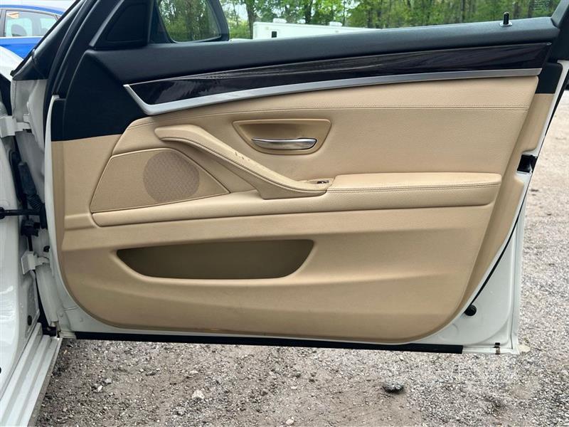 BMW 5 Series 4dr Sdn 535i RWD 2013