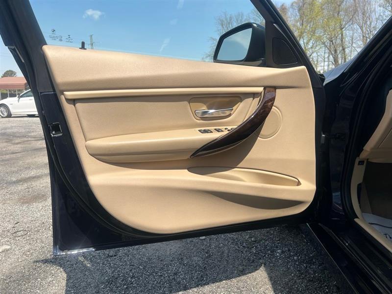 BMW 3 Series 4dr Sdn 328i xDrive AWD SULEV 2015