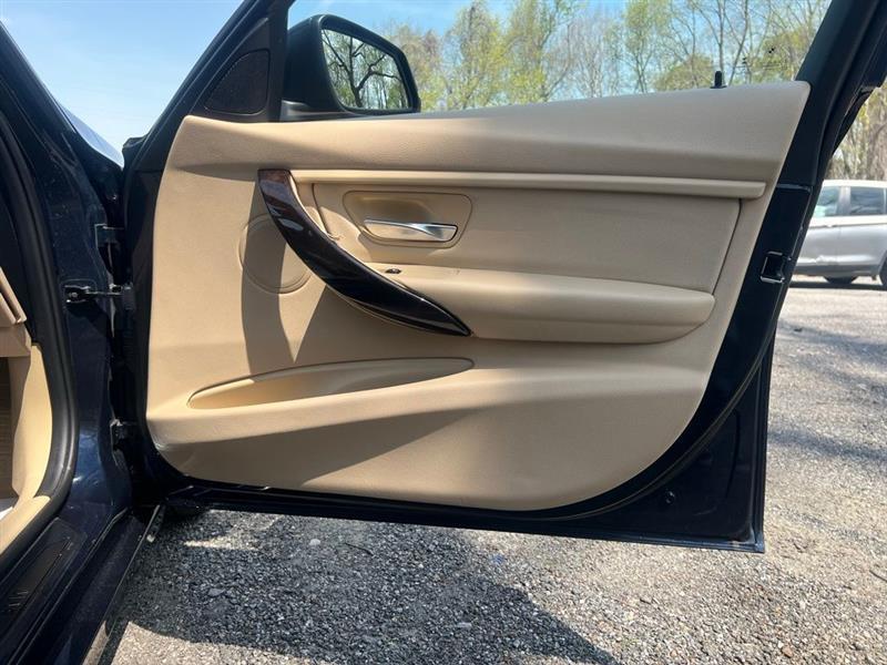 BMW 3 Series 4dr Sdn 328i xDrive AWD SULEV 2015