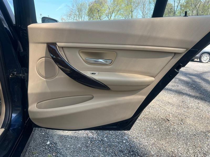 BMW 3 Series 4dr Sdn 328i xDrive AWD SULEV 2015