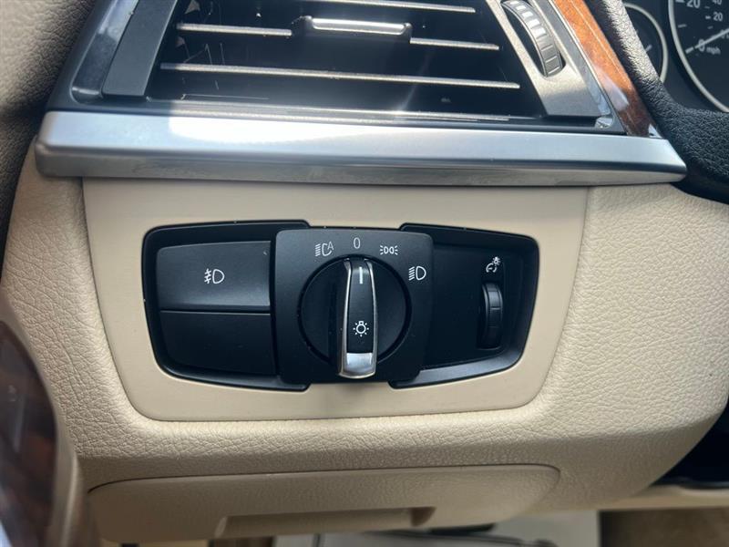 BMW 3 Series 4dr Sdn 328i xDrive AWD SULEV 2015