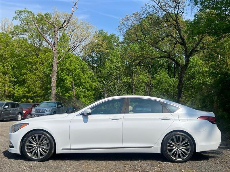 Hyundai Genesis 4dr Sdn V8 5.0L RWD 2015