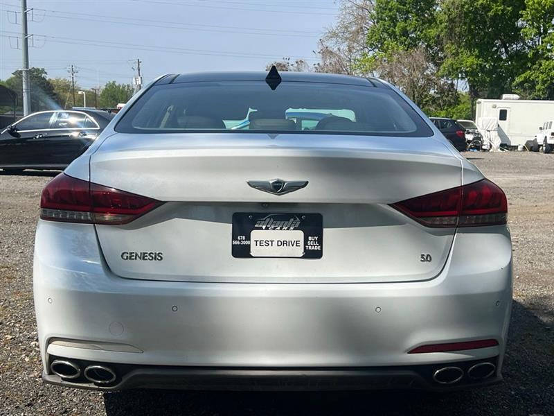 Hyundai Genesis 4dr Sdn V8 5.0L RWD 2015