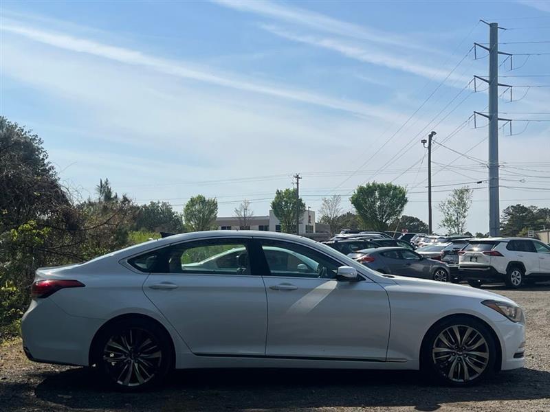 Hyundai Genesis 4dr Sdn V8 5.0L RWD 2015