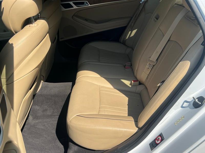 Hyundai Genesis 4dr Sdn V8 5.0L RWD 2015