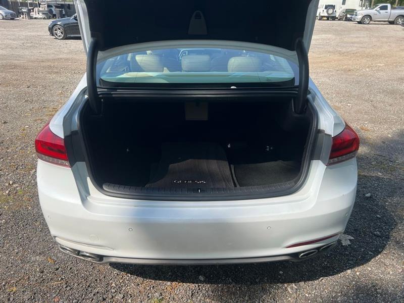 Hyundai Genesis 4dr Sdn V8 5.0L RWD 2015