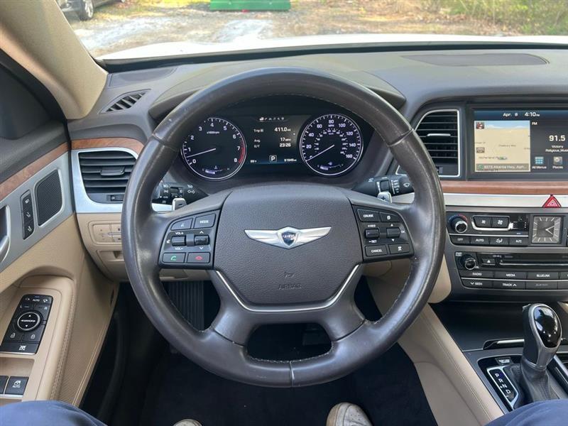 Hyundai Genesis 4dr Sdn V8 5.0L RWD 2015