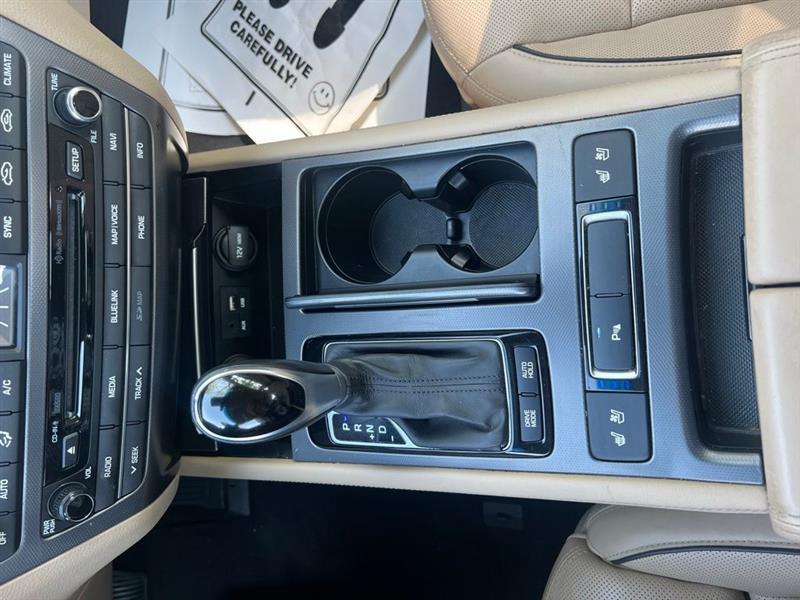 Hyundai Genesis 4dr Sdn V8 5.0L RWD 2015