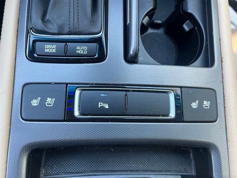 Hyundai Genesis 4dr Sdn V8 5.0L RWD 2015