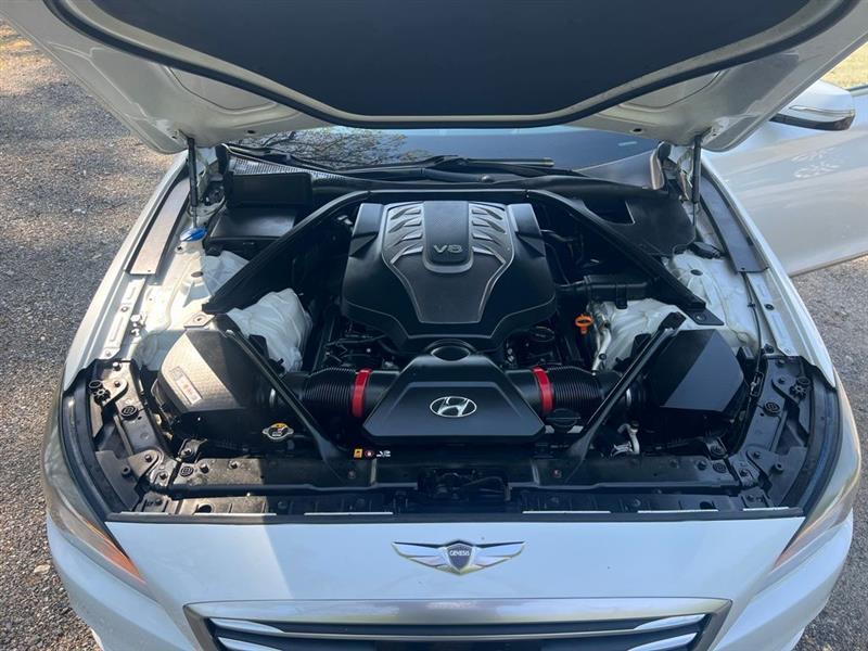 Hyundai Genesis 4dr Sdn V8 5.0L RWD 2015