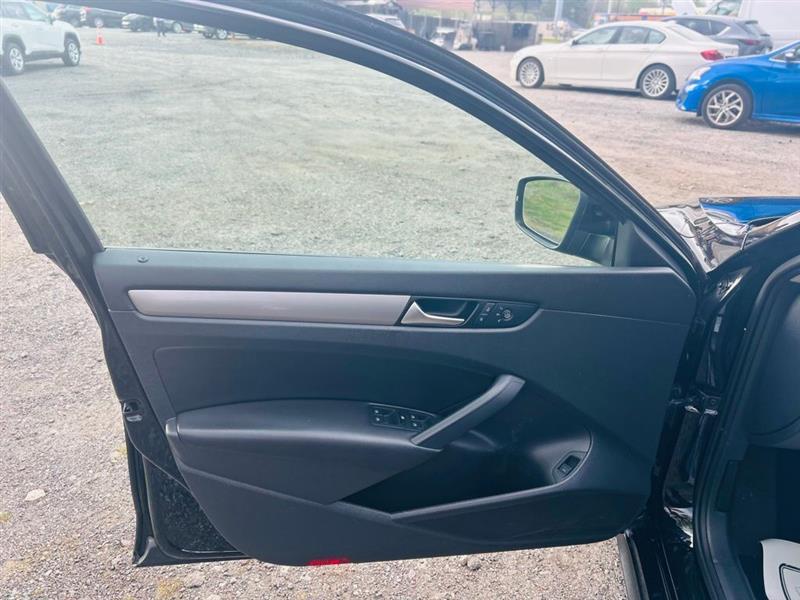 Volkswagen Passat 4dr Sdn 1.8T Auto S PZEV 2015