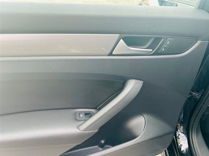 Volkswagen Passat 4dr Sdn 1.8T Auto S PZEV 2015