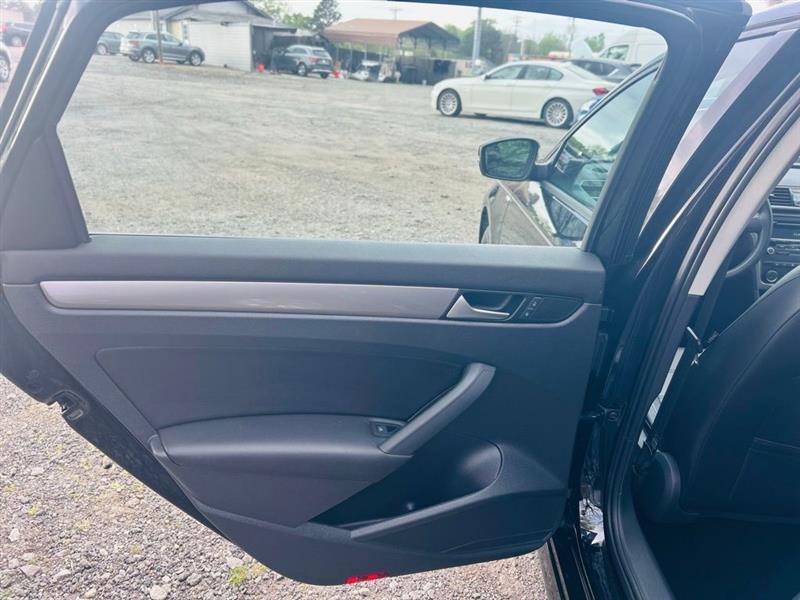 Volkswagen Passat 4dr Sdn 1.8T Auto S PZEV 2015