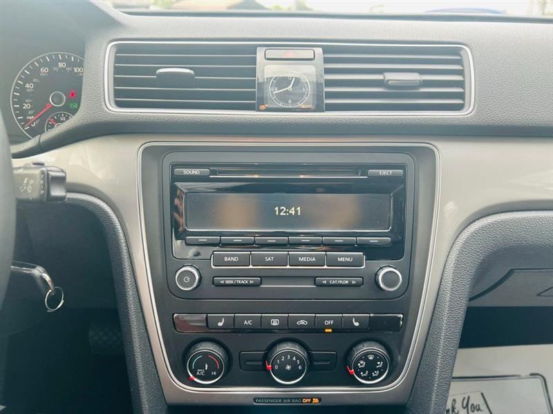 Volkswagen Passat 4dr Sdn 1.8T Auto S PZEV 2015