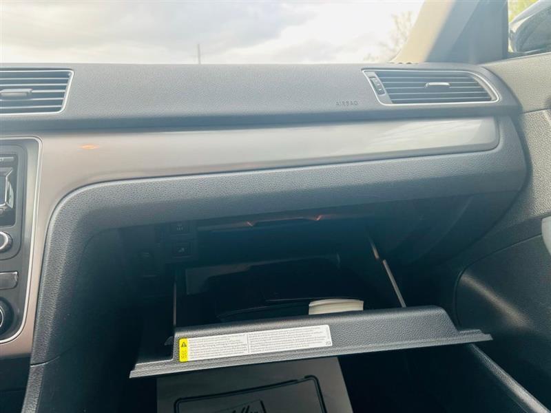 Volkswagen Passat 4dr Sdn 1.8T Auto S PZEV 2015