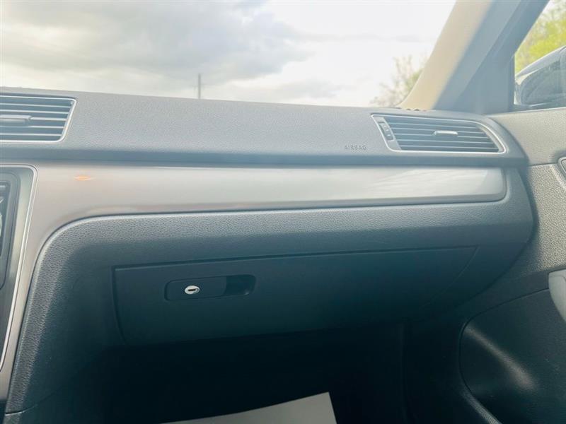 Volkswagen Passat 4dr Sdn 1.8T Auto S PZEV 2015