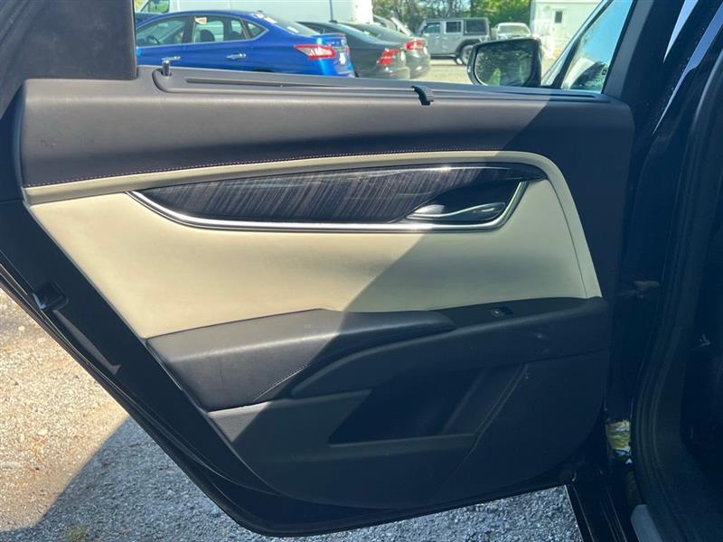 Cadillac XTS 4dr Sdn Platinum AWD 2013