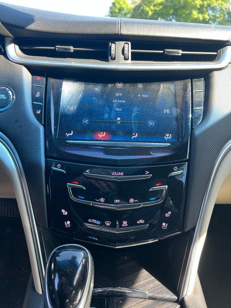 Cadillac XTS 4dr Sdn Platinum AWD 2013