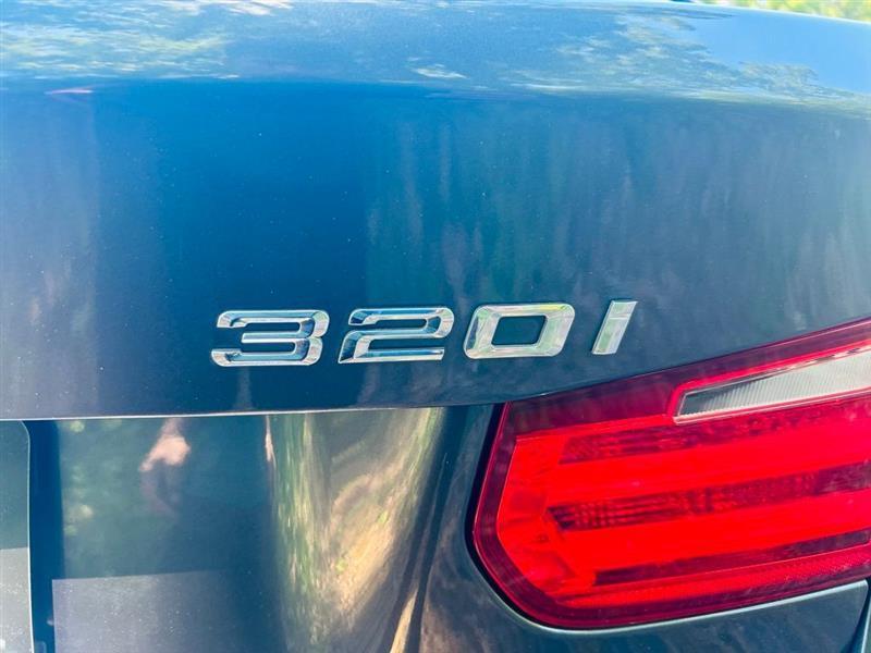 BMW 3 Series 4dr Sdn 320i RWD 2015