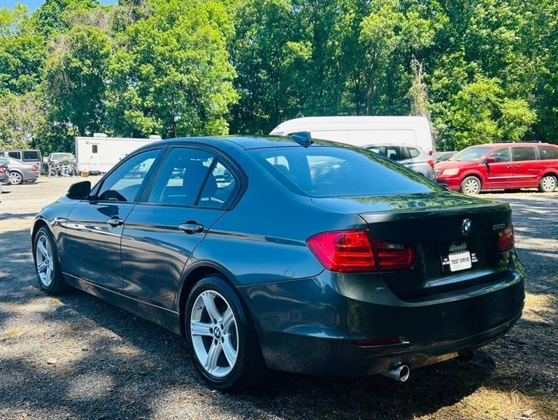 BMW 3 Series 4dr Sdn 320i RWD 2015