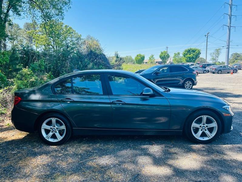 BMW 3 Series 4dr Sdn 320i RWD 2015