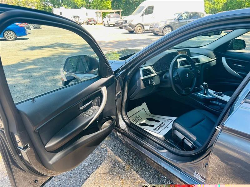 BMW 3 Series 4dr Sdn 320i RWD 2015