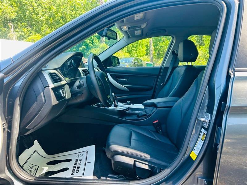 BMW 3 Series 4dr Sdn 320i RWD 2015