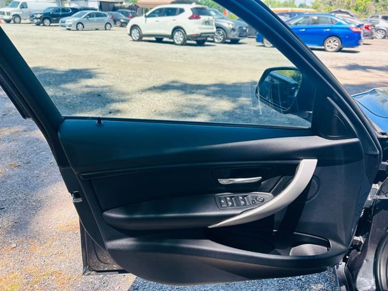 BMW 3 Series 4dr Sdn 320i RWD 2015