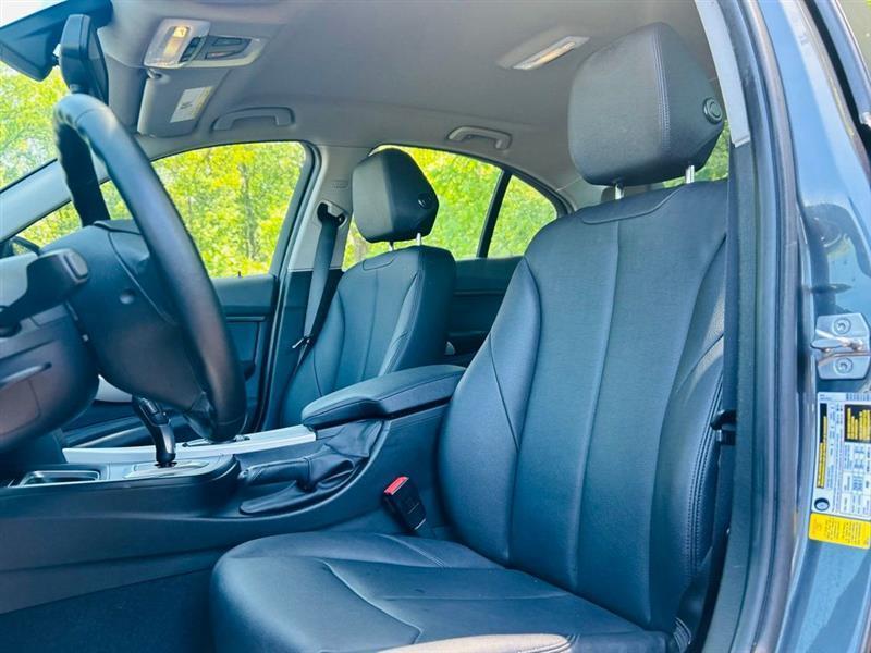 BMW 3 Series 4dr Sdn 320i RWD 2015