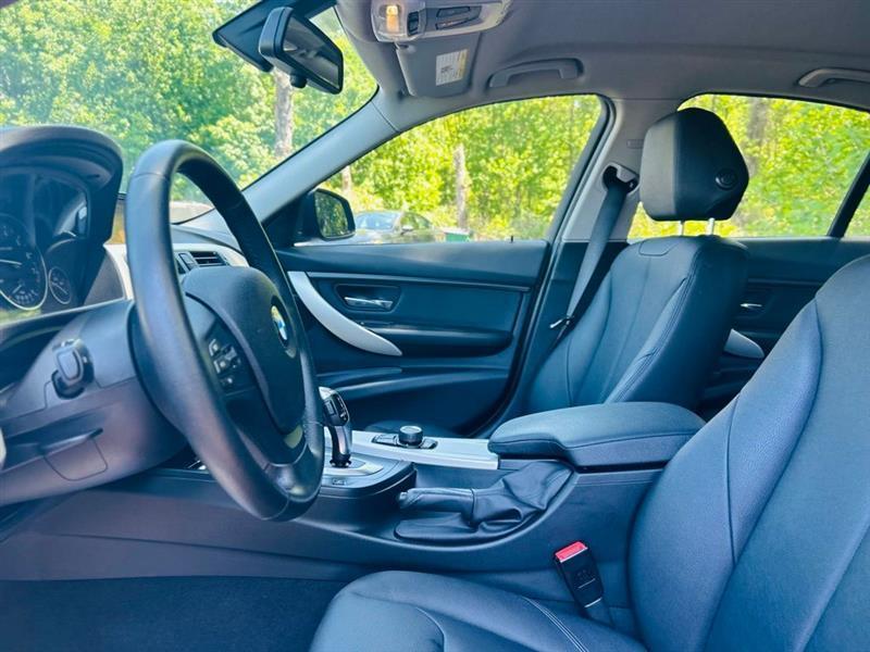 BMW 3 Series 4dr Sdn 320i RWD 2015