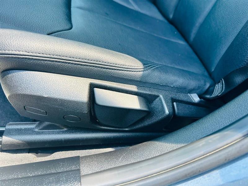 BMW 3 Series 4dr Sdn 320i RWD 2015