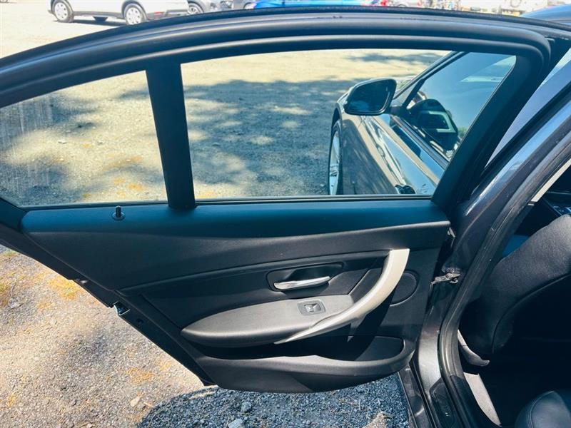 BMW 3 Series 4dr Sdn 320i RWD 2015