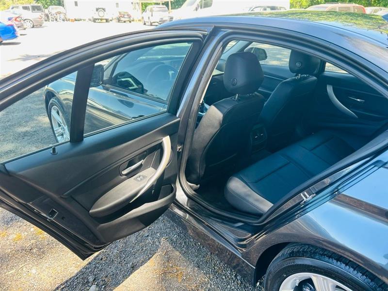 BMW 3 Series 4dr Sdn 320i RWD 2015