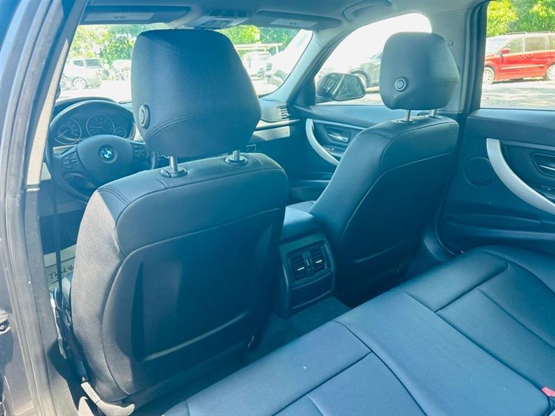 BMW 3 Series 4dr Sdn 320i RWD 2015