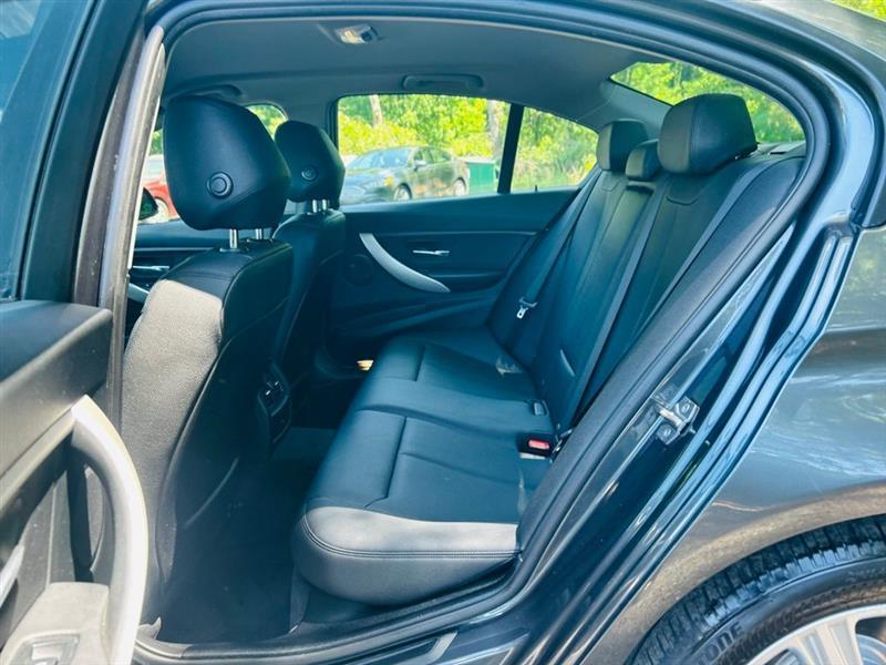 BMW 3 Series 4dr Sdn 320i RWD 2015