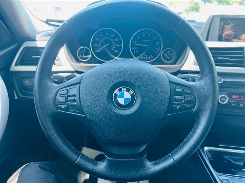 BMW 3 Series 4dr Sdn 320i RWD 2015