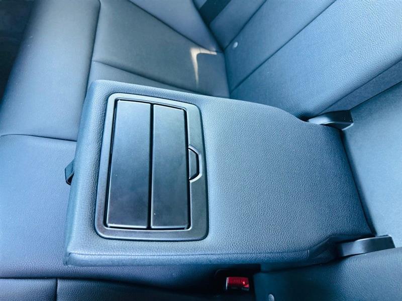 BMW 3 Series 4dr Sdn 320i RWD 2015