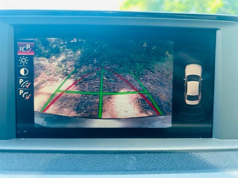 BMW 3 Series 4dr Sdn 320i RWD 2015