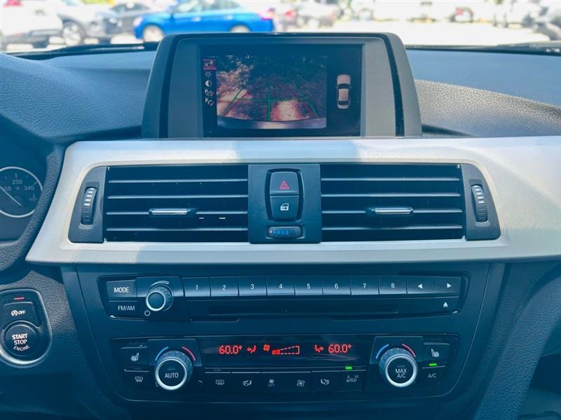 BMW 3 Series 4dr Sdn 320i RWD 2015