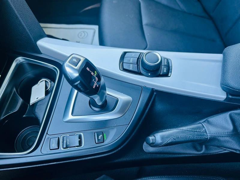 BMW 3 Series 4dr Sdn 320i RWD 2015